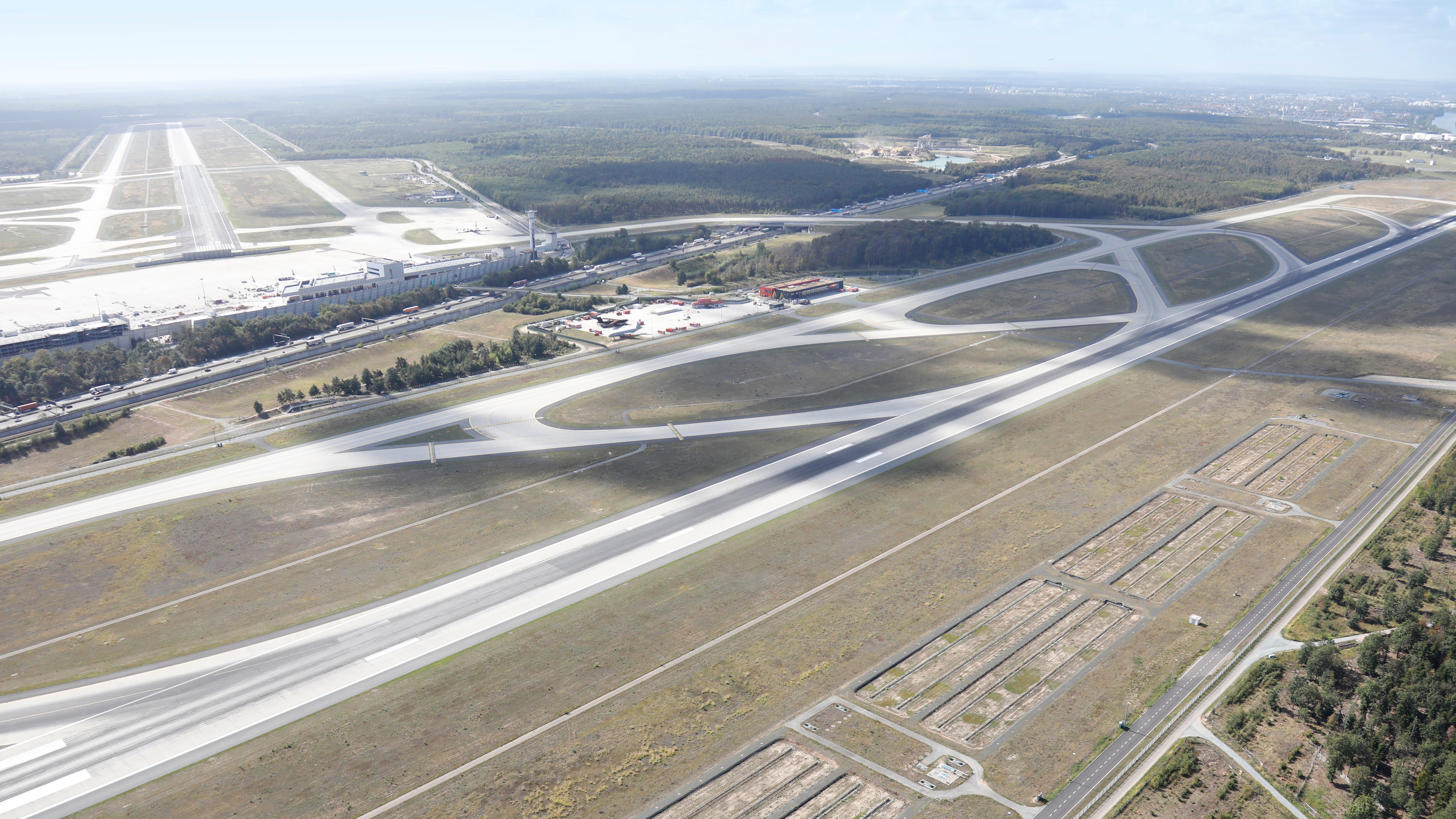 Landebahn Rhodos Landebahn Nordwest und Terminal 2 ab 1. Juni wieder in Betrieb